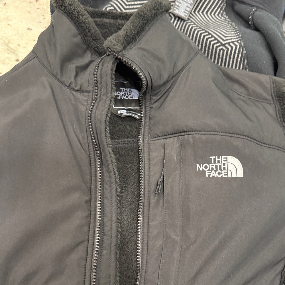 The North Face women’s Denali Black Performance Jacket